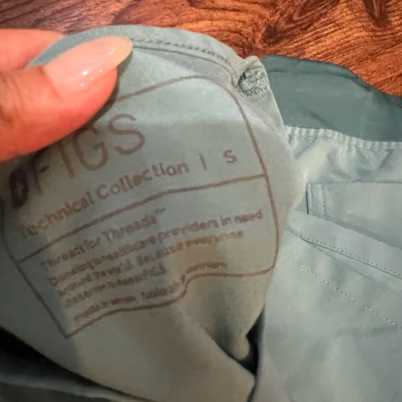 Bundle of two sets of scrubs. - Picture 6 of 6